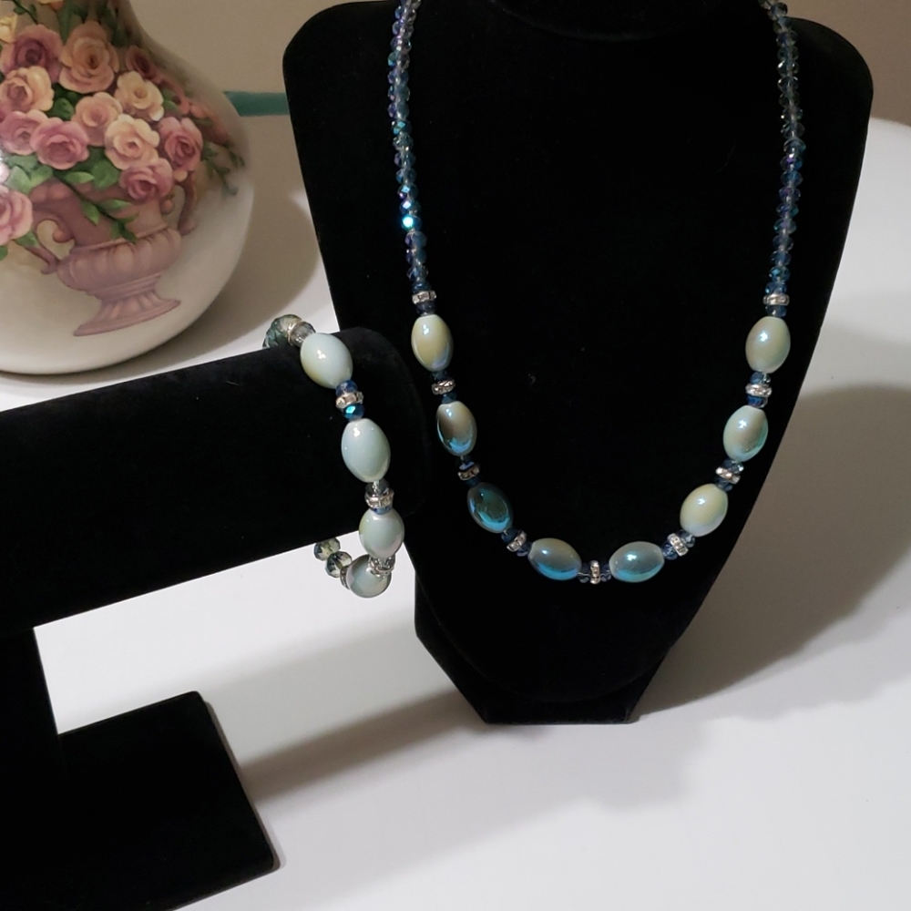 Handmade necklace and bracelet set